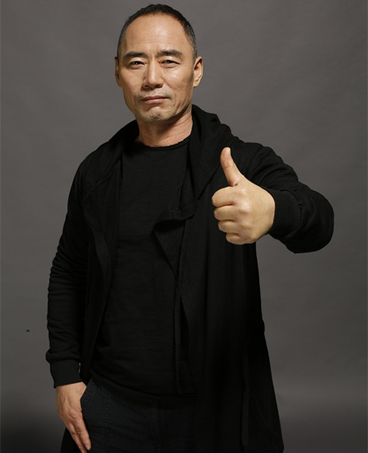 2011年演唱汪峰的歌曲《春天里》成名,同年作为草根艺人参加2011年