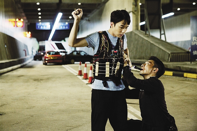 《拆弹专家》:一场场惊心动魄的香港攻守保卫战的故事!