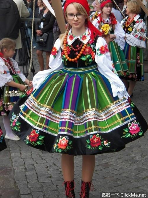 各国女孩的民族传统服饰,你最喜欢哪一件?