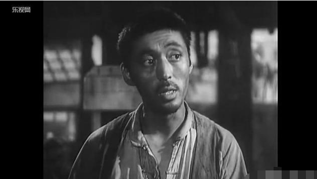 一开端张伐扮演的尽是龙套角色,还包揽一些后台的杂活.