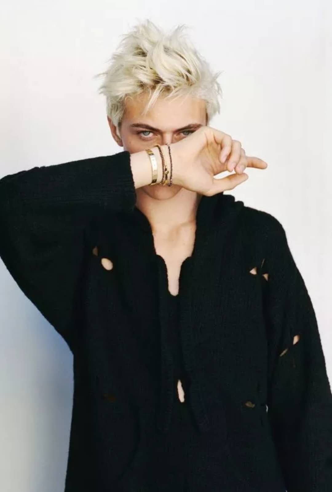 金银首饰不仅仅是女人的专属,lucky blue smith教你穿金戴银!