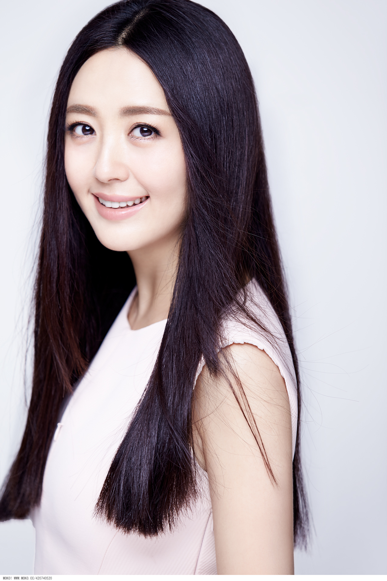 她是《至尊红颜》中"恶毒心机女",现实生活却是女神