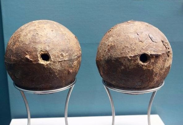 后来,这种开花弹由于比较危险,毕竟炮弹如果不能及时打出去,你一堆