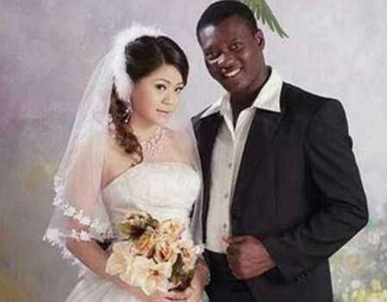 摄影师镜头下嫁给黑人的中国女人,网友:这差距也太大了吧