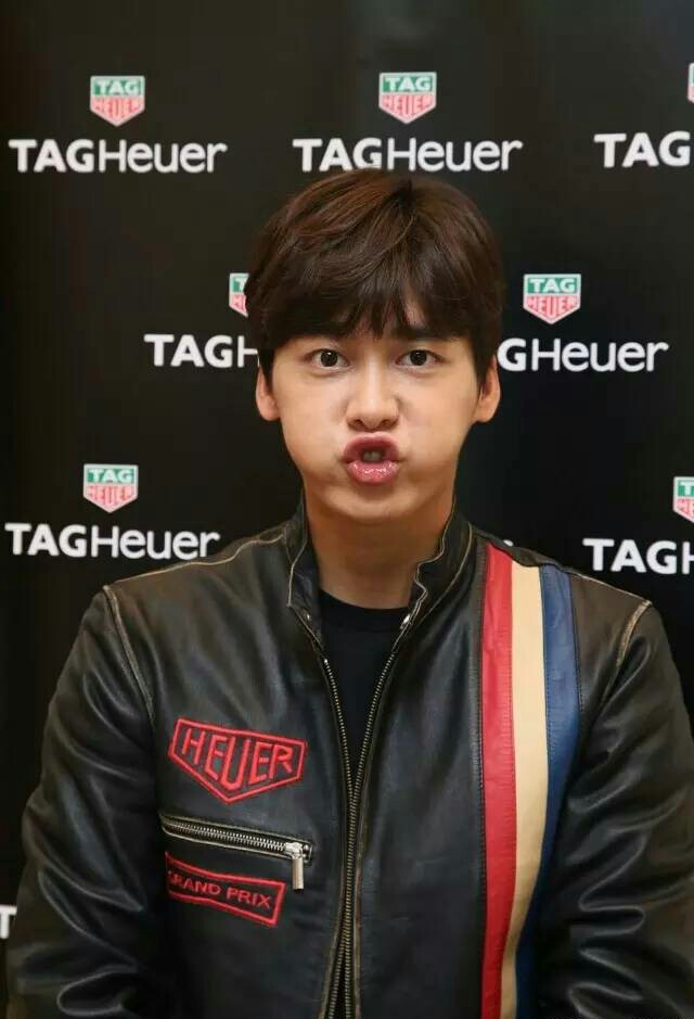 李易峰嘟嘴卖萌照片大合集,这是谁家的小可爱呢?快来抱走吧!