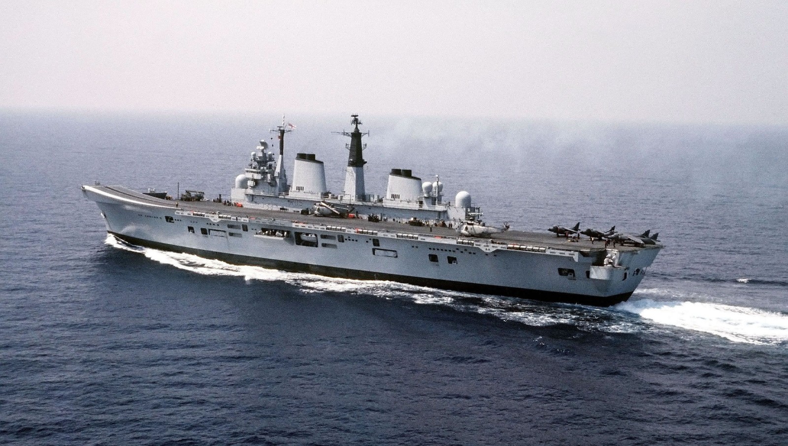 竞技神号航空母舰 1986年出售给印度