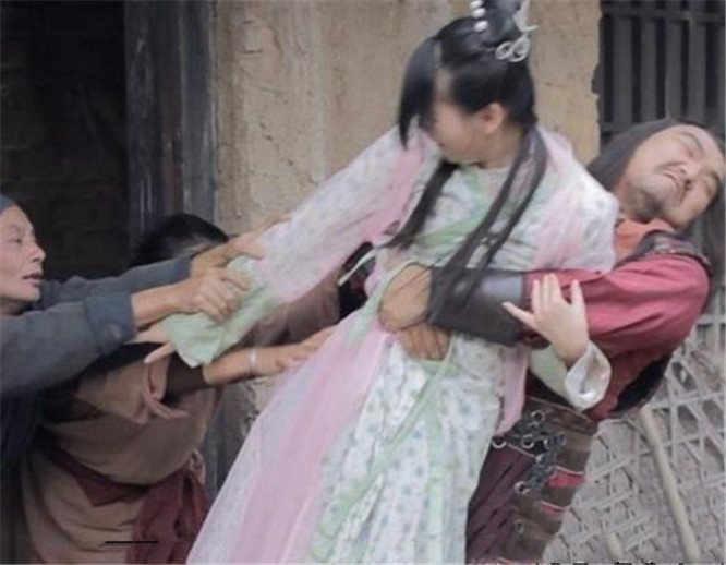 副将强抢民女,恼羞杀人,总督拒不交人!清官:把我被褥搬他家!