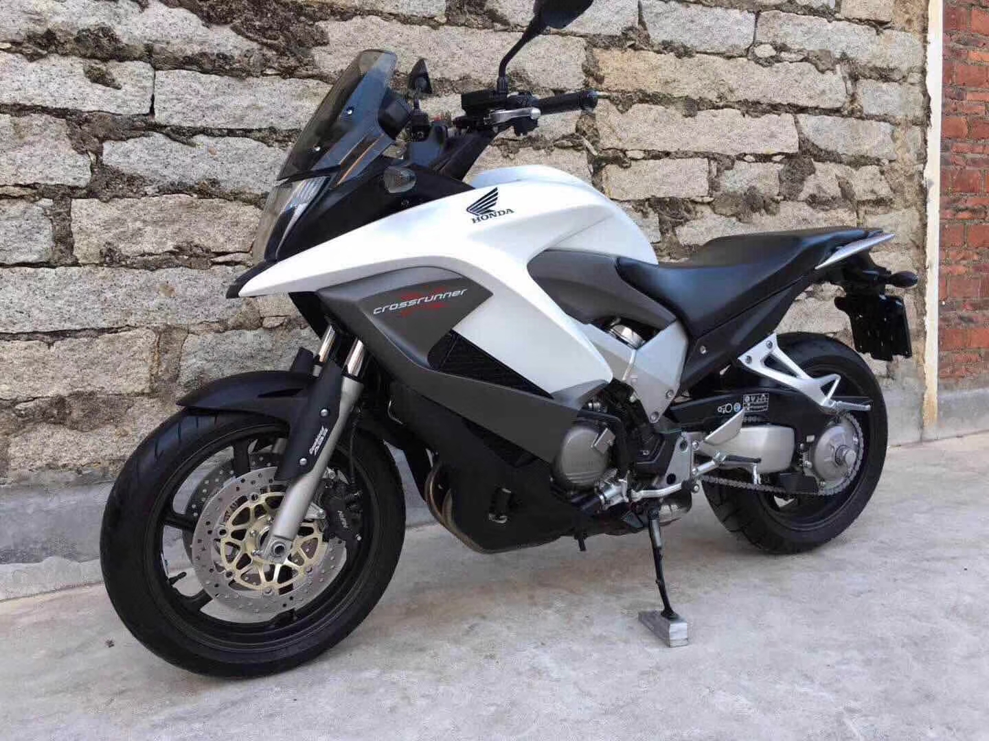 实拍本田休旅车vfr800x!