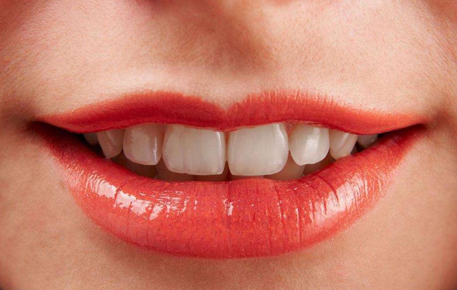 四字口 嘴型特点:四字口嘴形的形状就像一个"四"字,这种嘴形方方正正