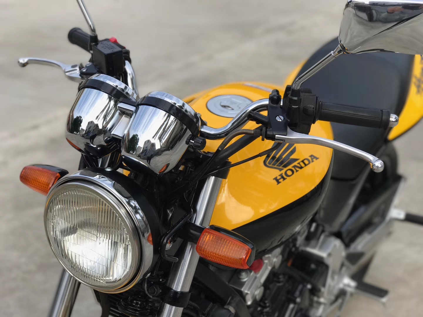 实拍本田小黄蜂cb250!