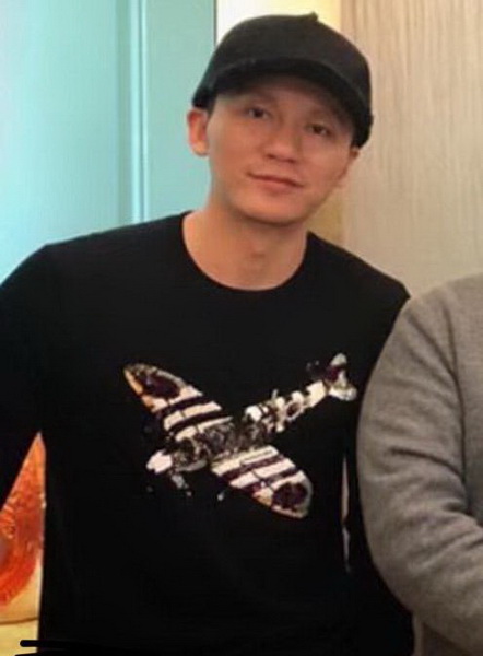 李晨素颜照曝光,原来是没有眉毛的,还是纹一个再来吧!