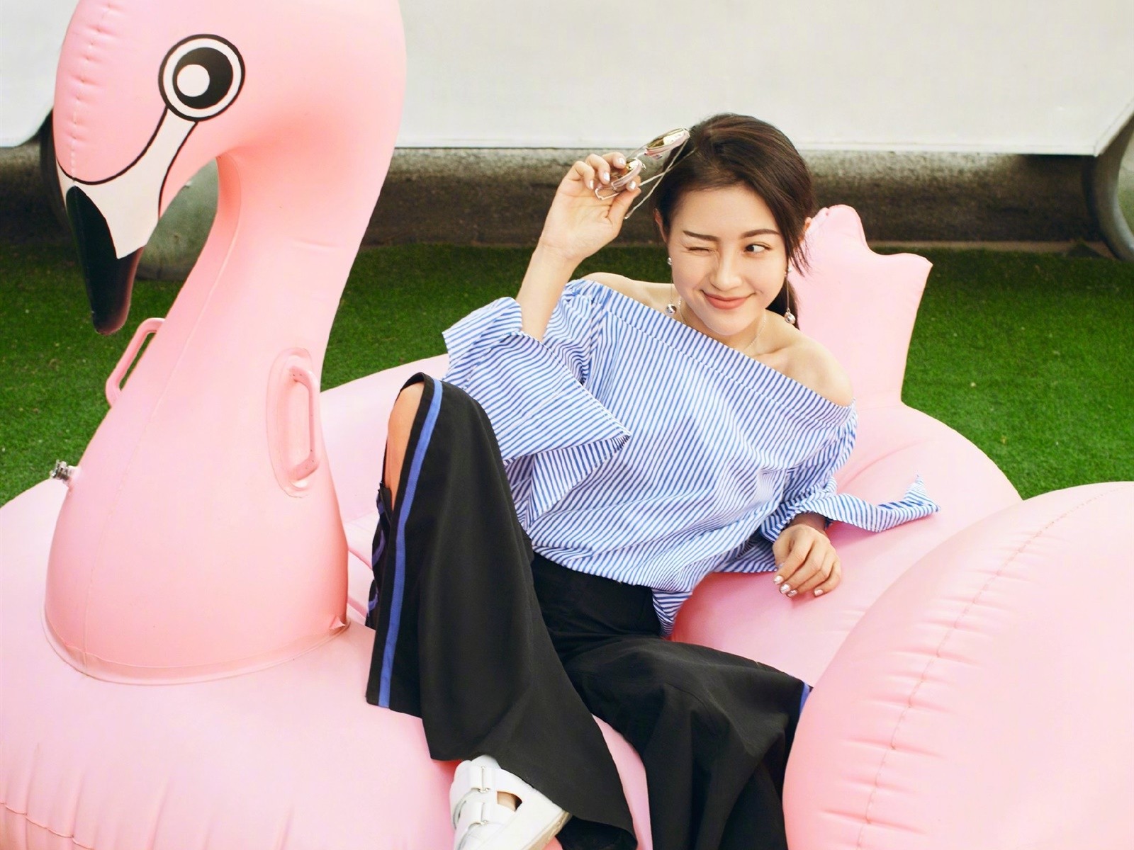 性感辣妈包文婧时尚写真