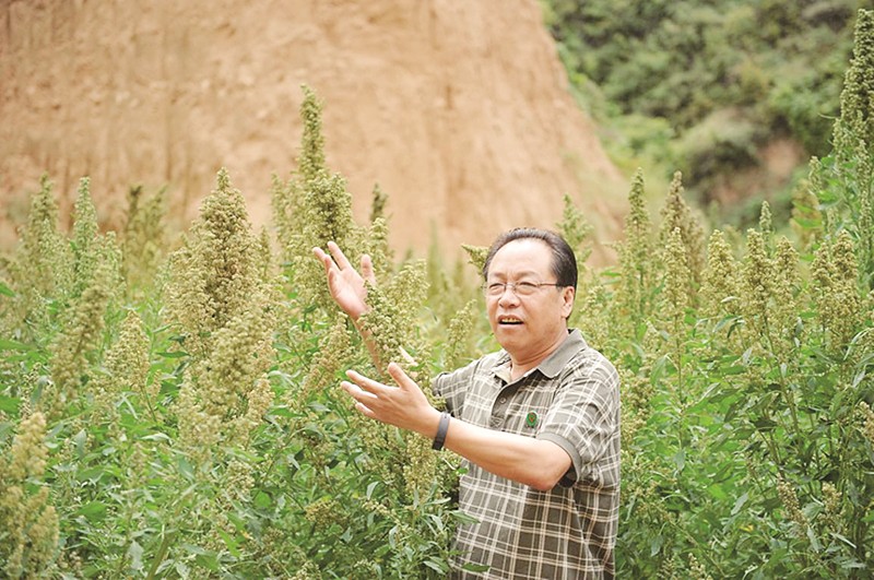 晋中市扶贫开发协会会长胡俊来俯身躬耕扶贫业造福百姓暖一方