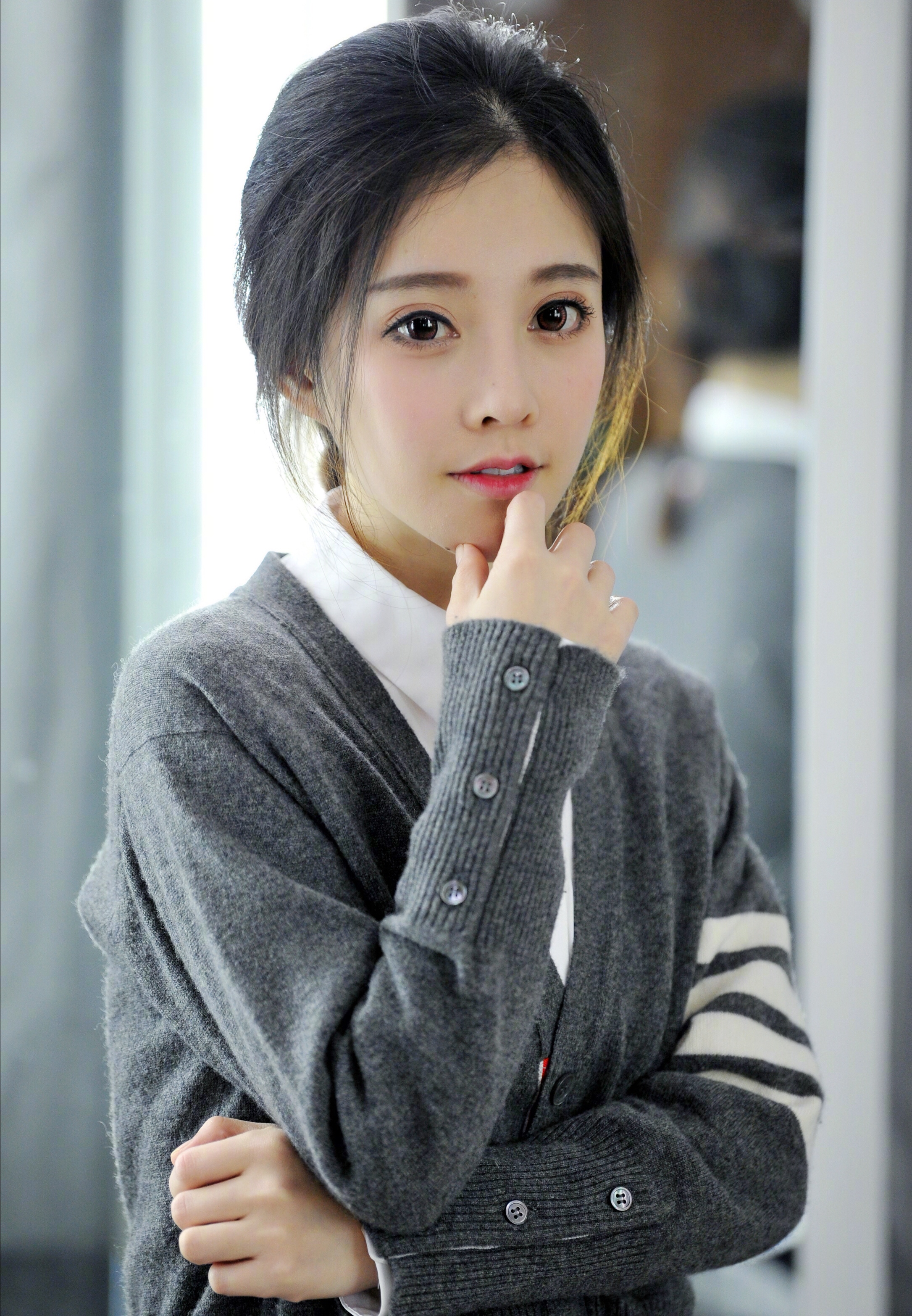 迪丽热巴和冯提莫同台:网络红人遇到当红明星,谁尴尬?