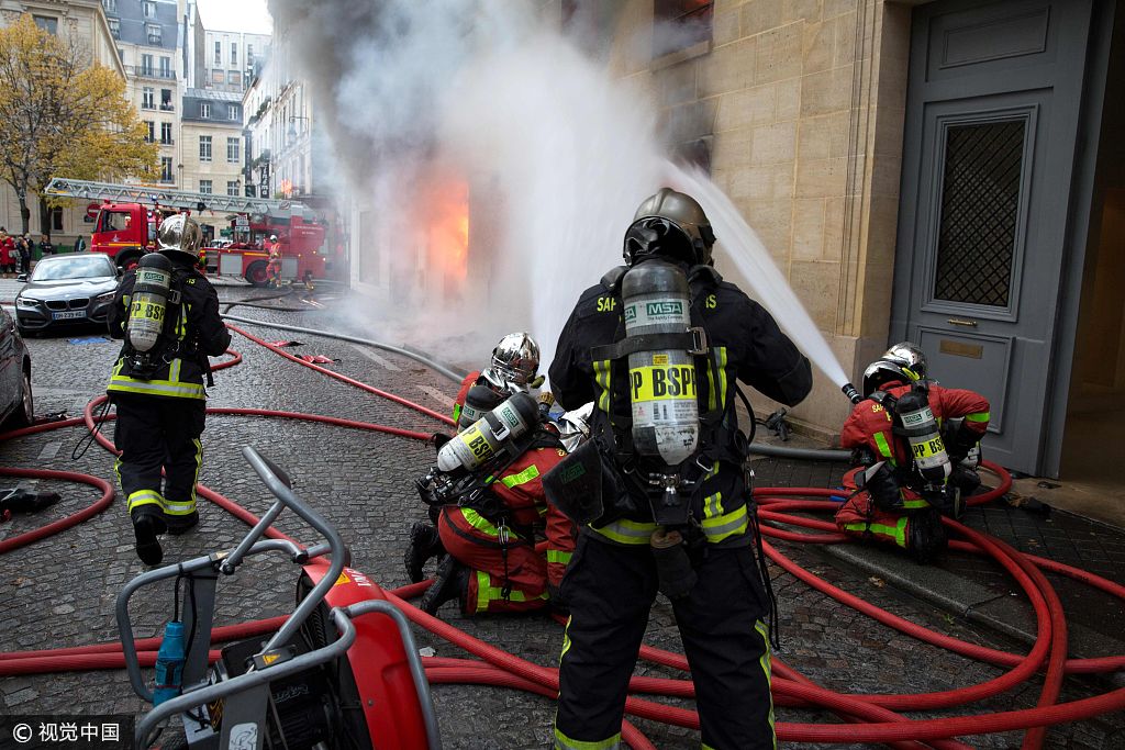 法国消防员年历图片