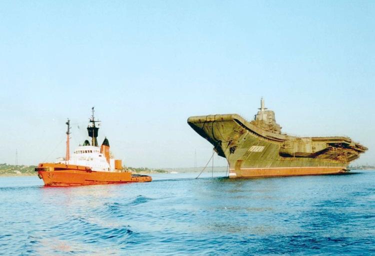 中国购买瓦良格号航母,美俄为何从中从梗