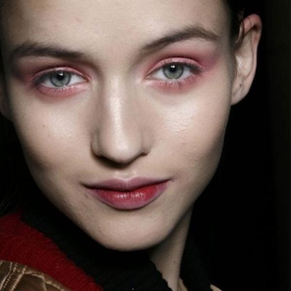 一抹酒红,绽放双眼魅力