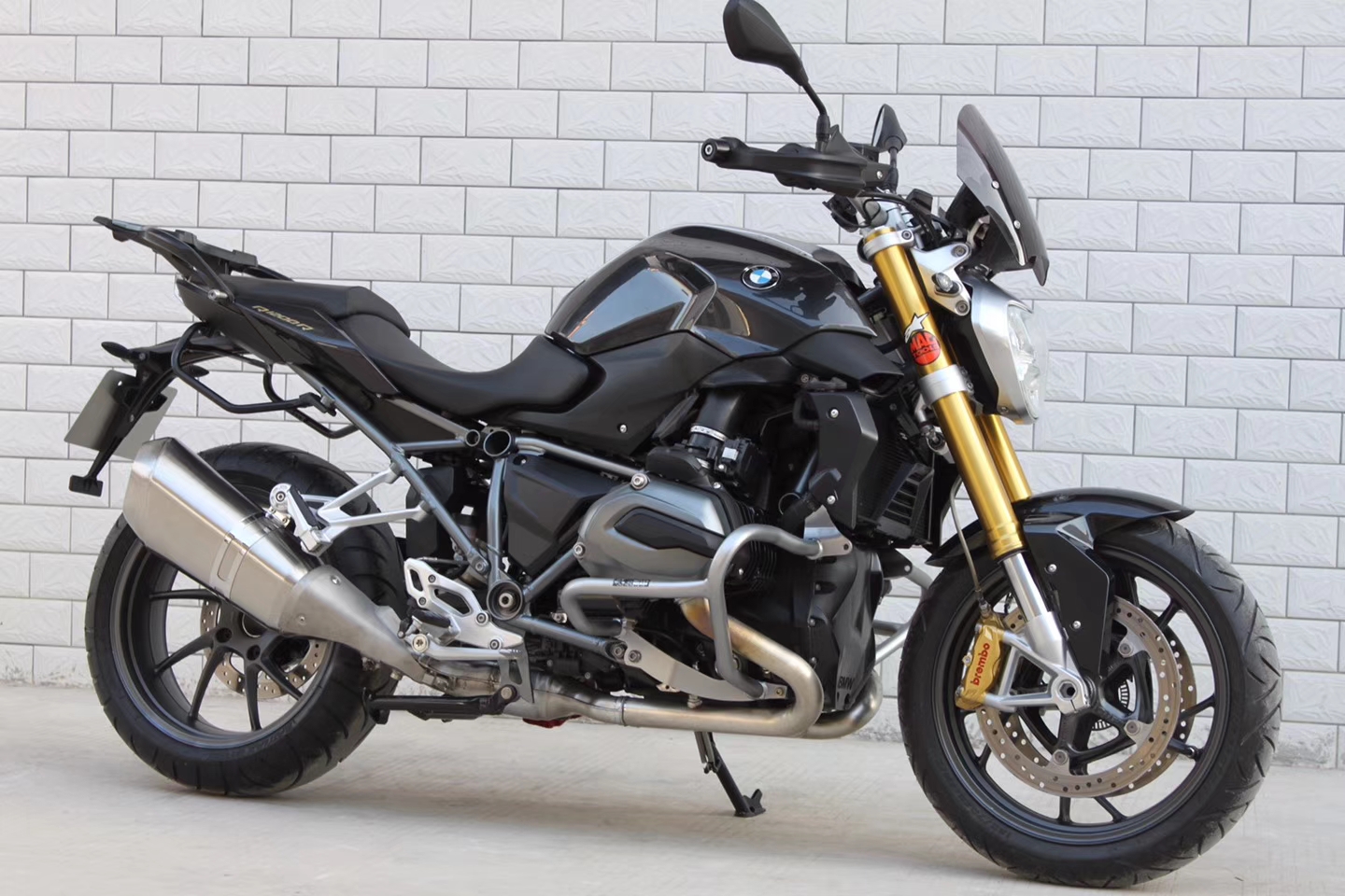 实拍宝马街车r1200r!