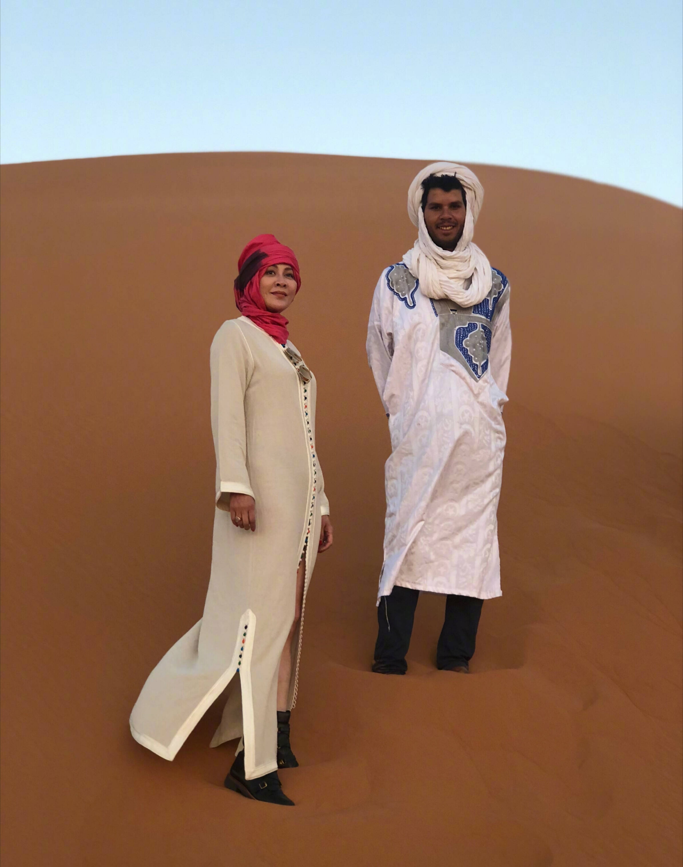 刘嘉玲再游撒哈拉沙漠, 穿着很有异域风情,带着一丝神秘感