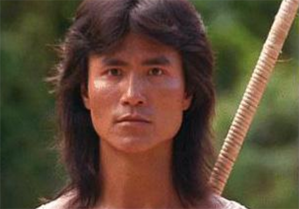 仇云波,1960年7月17日出生在中国香港,从小就对武术产生浓厚的兴趣的