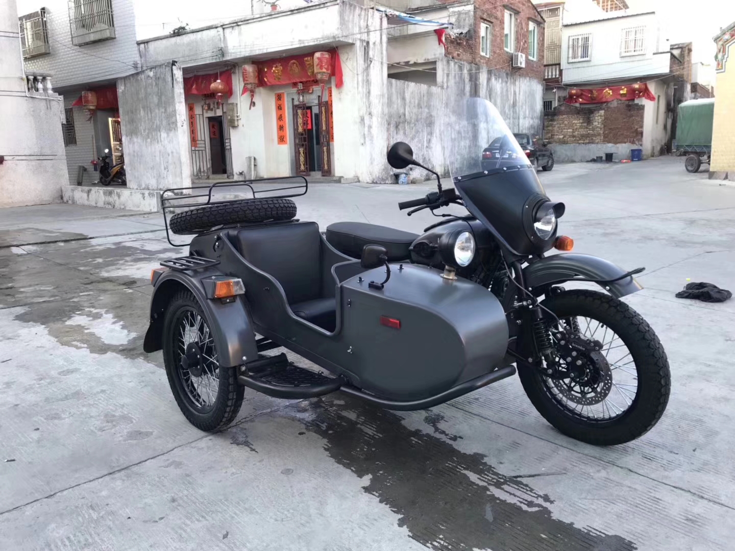 实拍乌拉尔两驱边三轮儿摩托车!