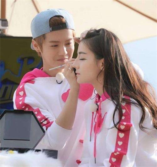 我就是想知道现在发鹿晗和迪丽热巴的图片,你们都是怎么评论的?