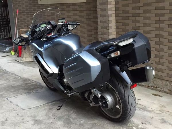 川崎gtr1400,对于大型休旅车种,在视觉上更显出色,舒适