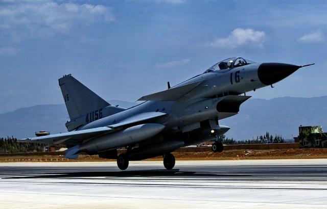 歼10战斗机即将出口?伊朗上来就订购100架,把美国可急坏了!