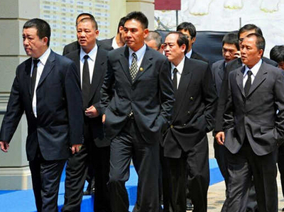 雅库扎:一个活跃在东亚地区的黑帮,是由日本的三大帮派,稻川会,住机会