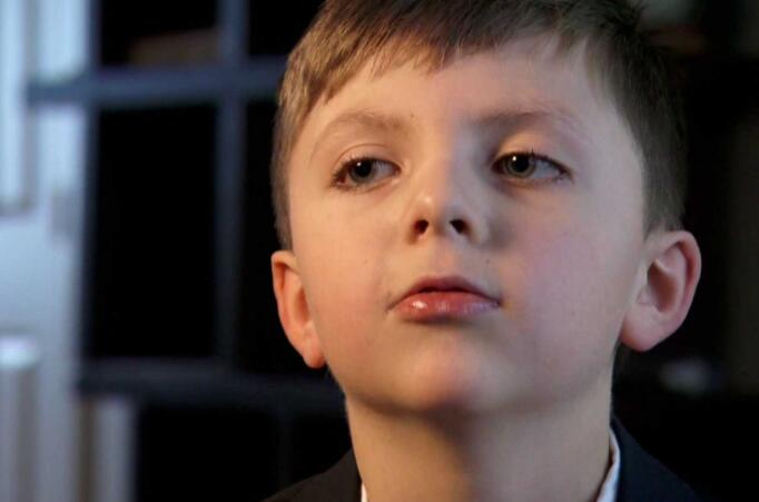 她相信迈尔斯一定是去告诉爸爸,他捡到了20美元,送给了一名陌生的士兵