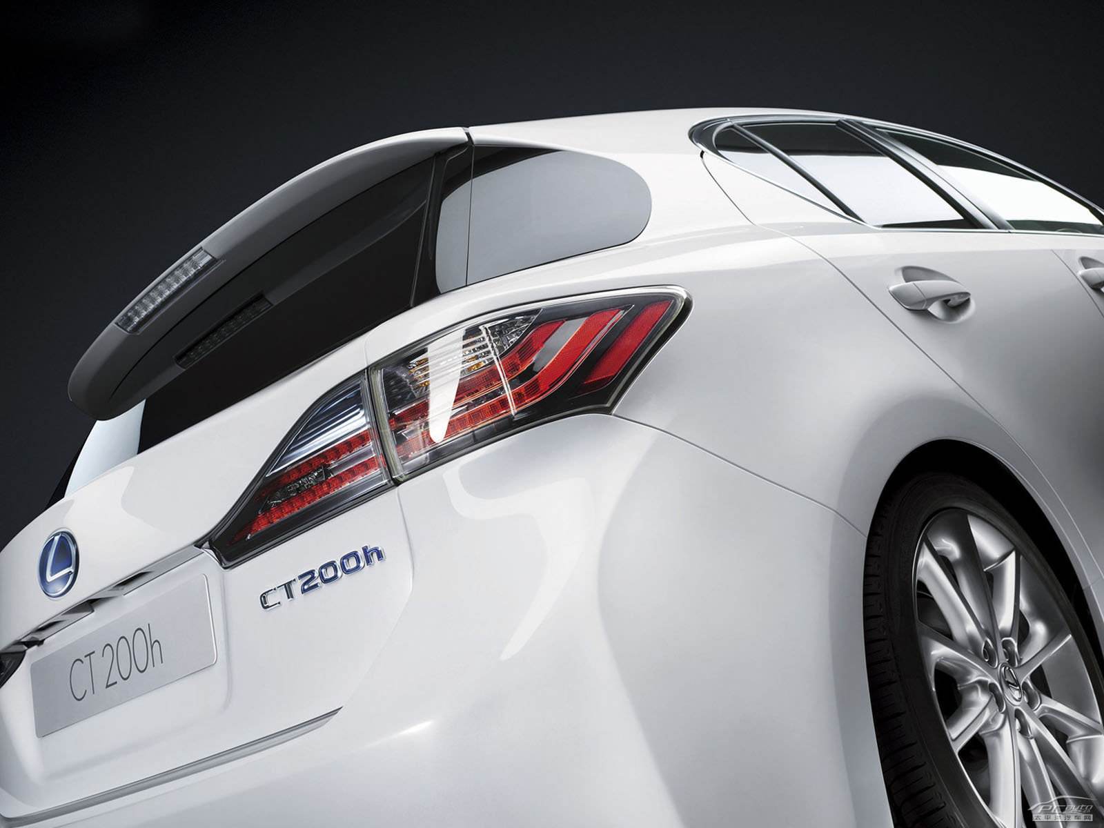 油箱设定条件不当 丰田召回1200辆雷克萨斯ct200h汽车