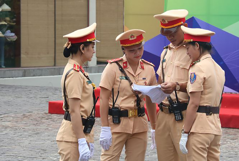 越南举行的重大活动中,女交警往往是镜头的焦点