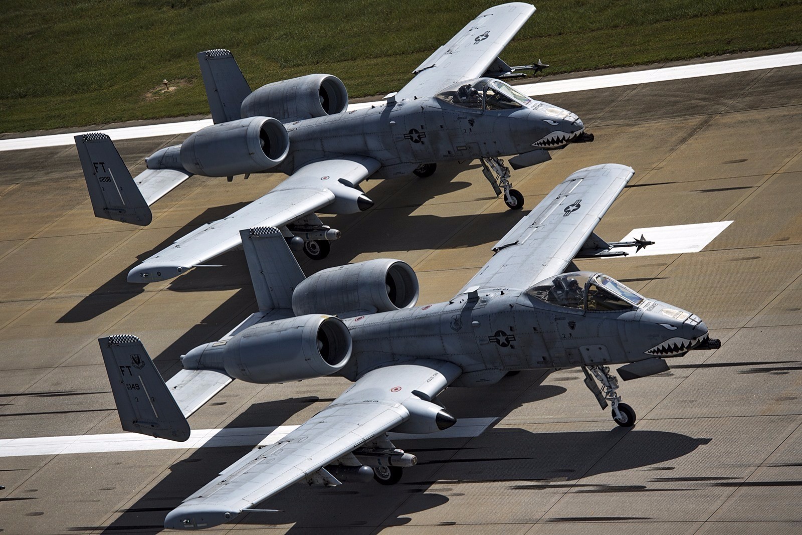 近日,美军a-10c雷电ii攻击机在穆迪空军基地进行维护训练,数十架a-10