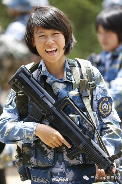 中国短发女兵的风采