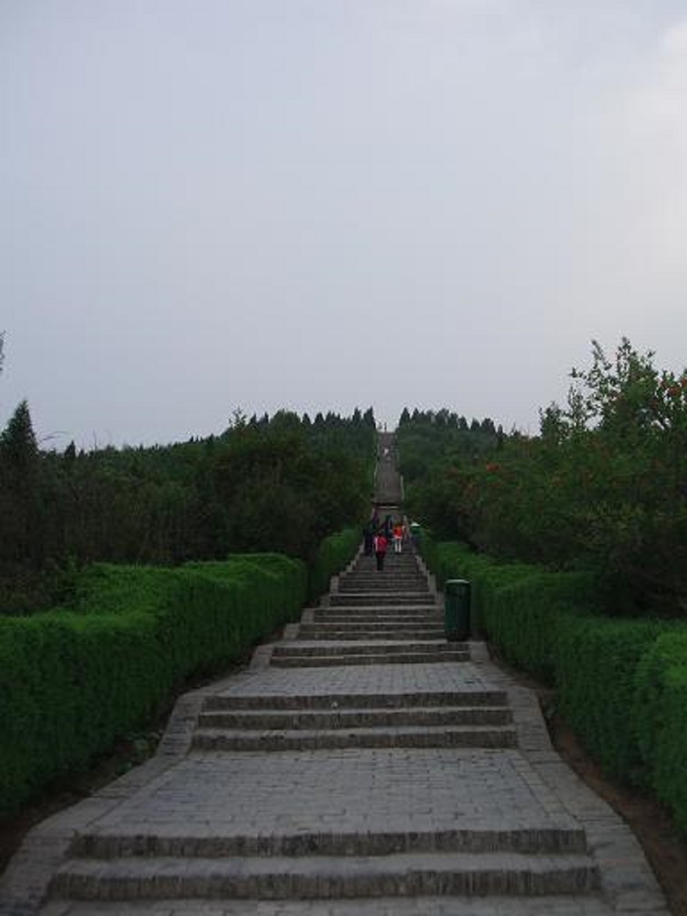 秦始皇陵——中国历史上第一座帝王陵园