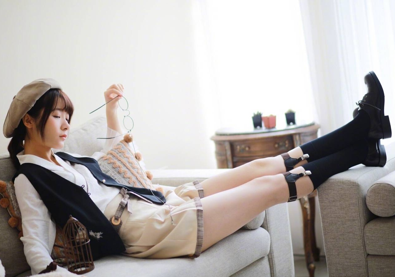 星女郎徐娇短裤丝袜大秀美腿,好迷人