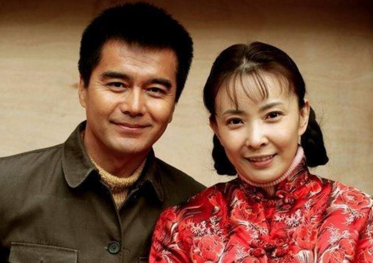 许亚军,中国内地影视演员,1986年,出演《寻找回来的世界》而被观众