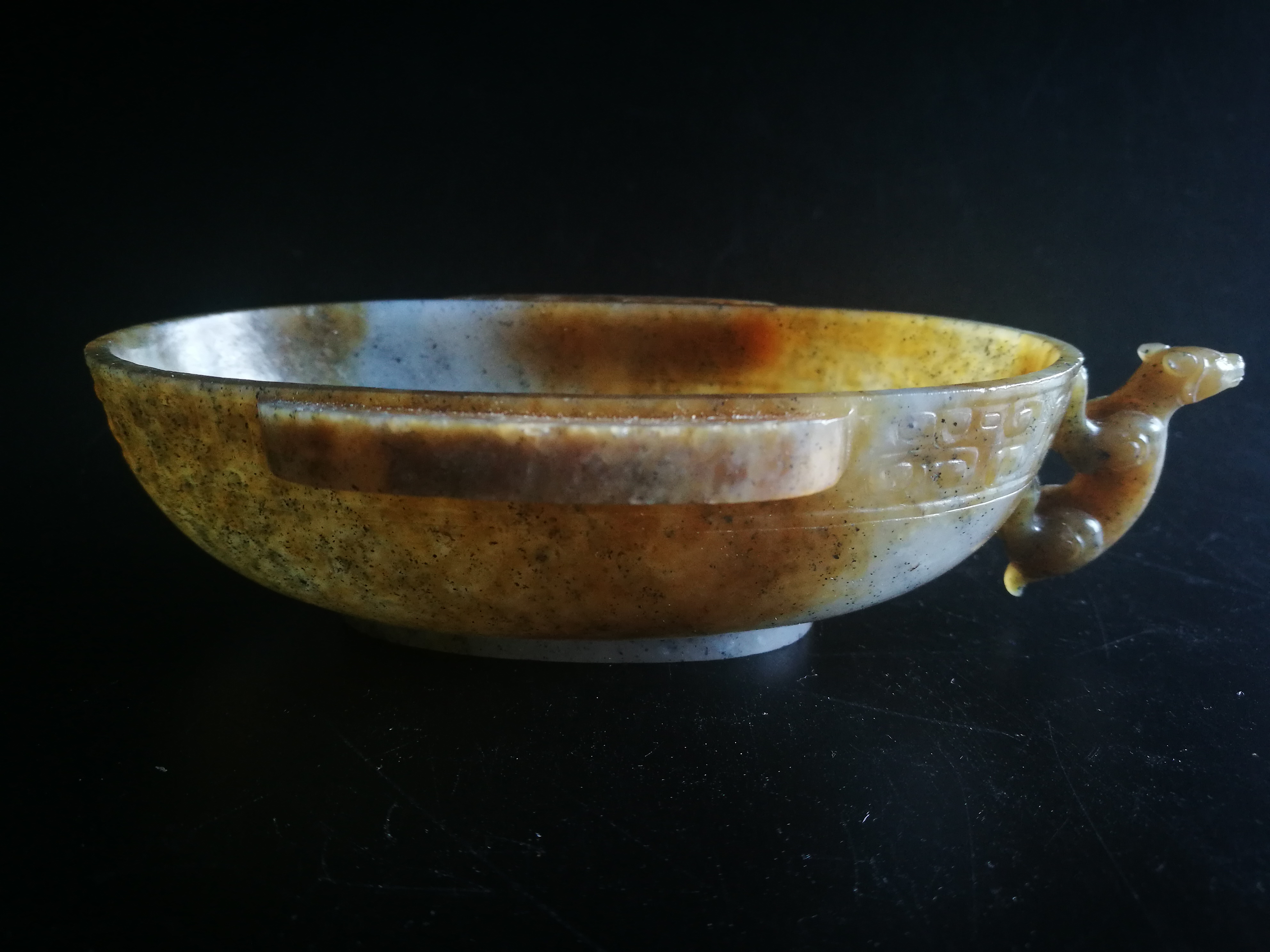 飞觞举白,汉代玉耳杯欣赏