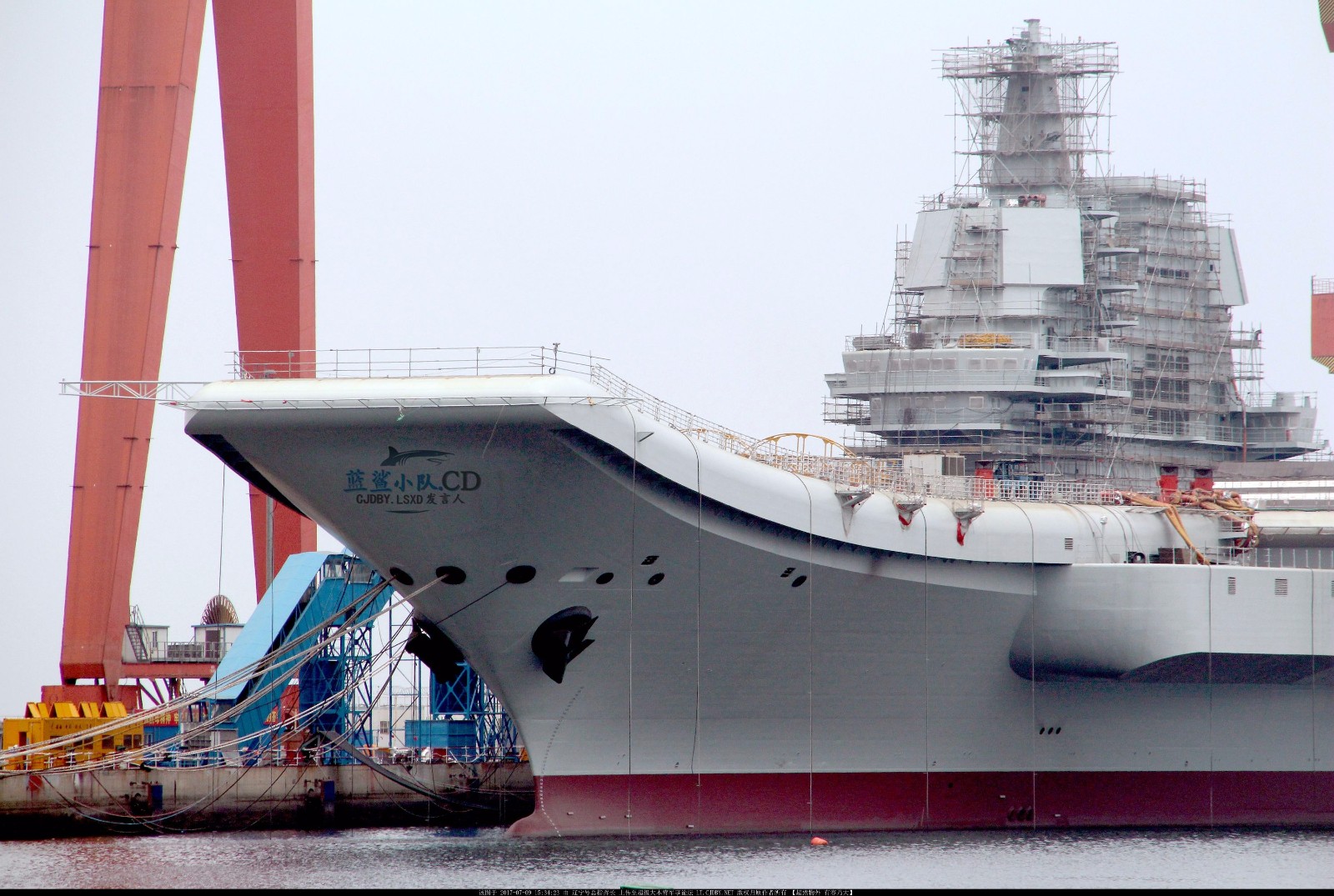 中国更需随着双航母战斗群的形成,主动调整海上力量运用的战略思维.