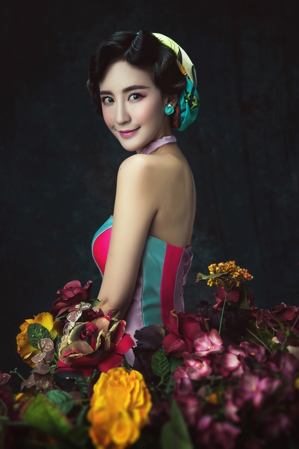 今日,新生代人气女星谢闻轩曝光了一组谢闻轩的全新写真.