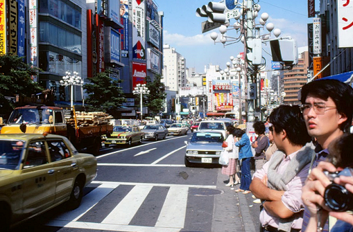 老照片:八十年代的日本,给人很不真实的感觉!