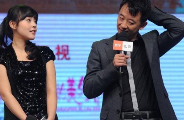 黄海波与前女友同台,无处安放的双手引众网友心疼!