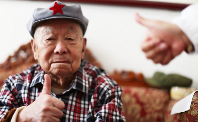 抗日战争,方震回到八路军兵站部.1937年10月,他担任兵站派出所所长.