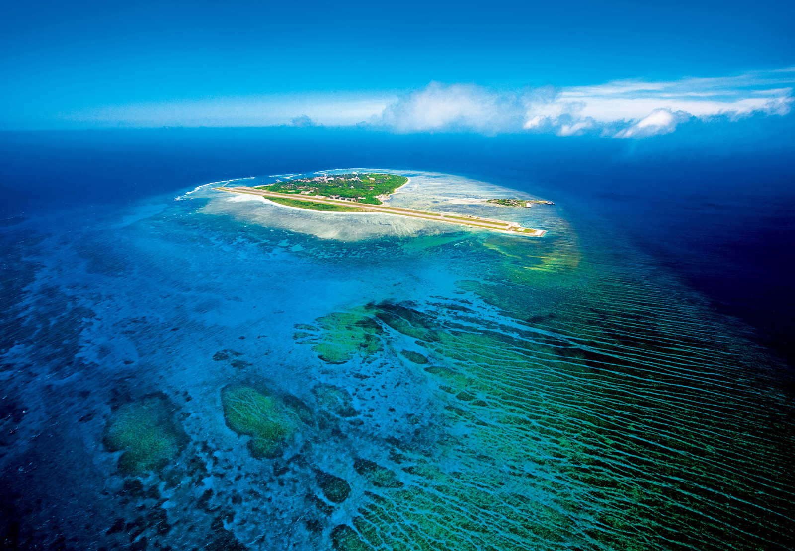 图中为我国西沙群岛中的永兴岛