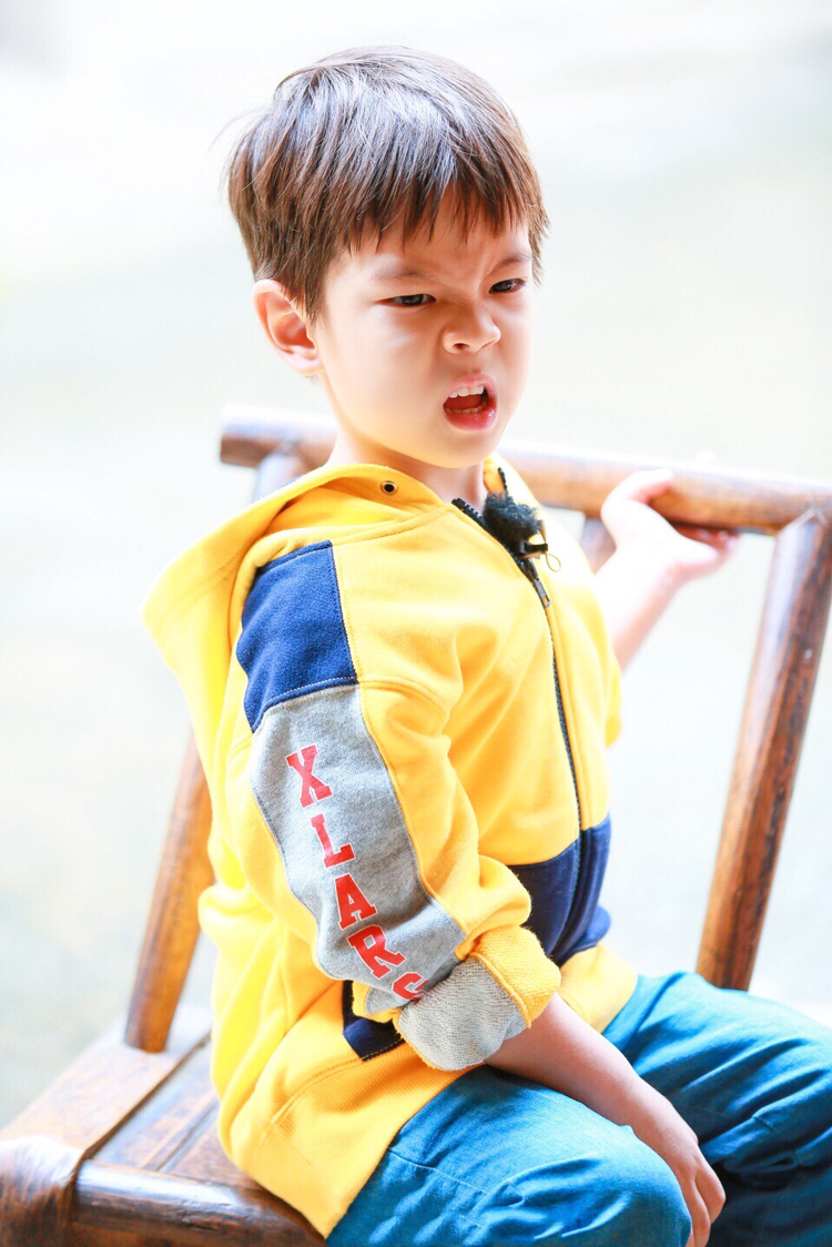 嗯哼是所有孩子们进步的最多 每一期是带给大家最多笑点的 喜欢嗯哼的