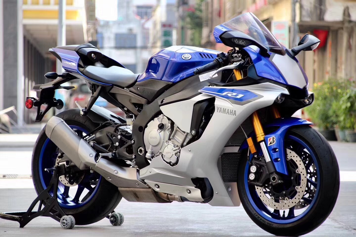 实拍雅马哈公升级跑车r1!
