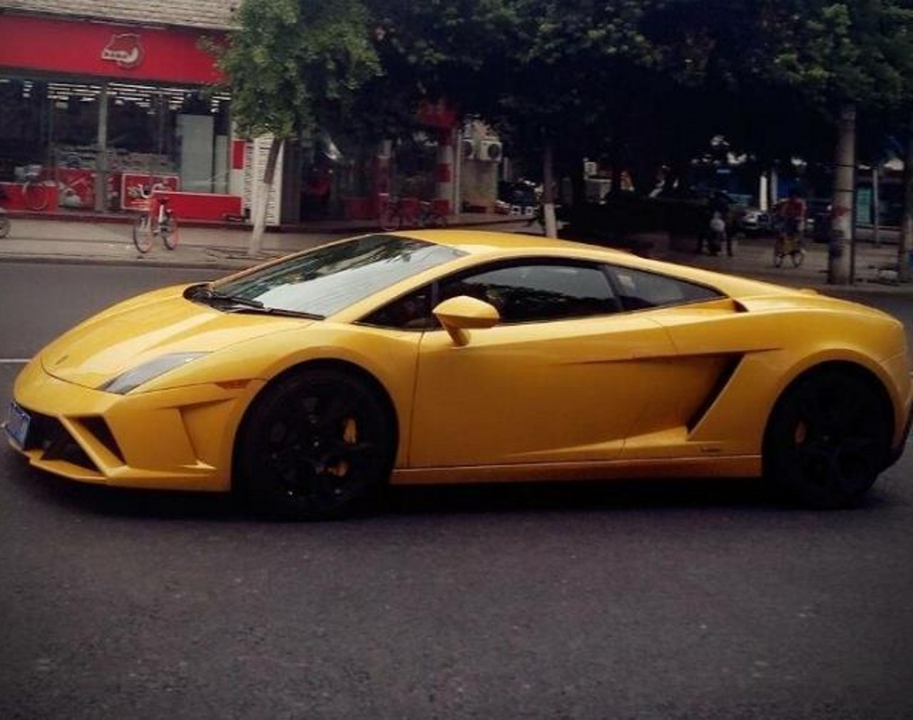 街拍国内跑车,看着就很拉风,网友:这些都是穷屌丝的梦想