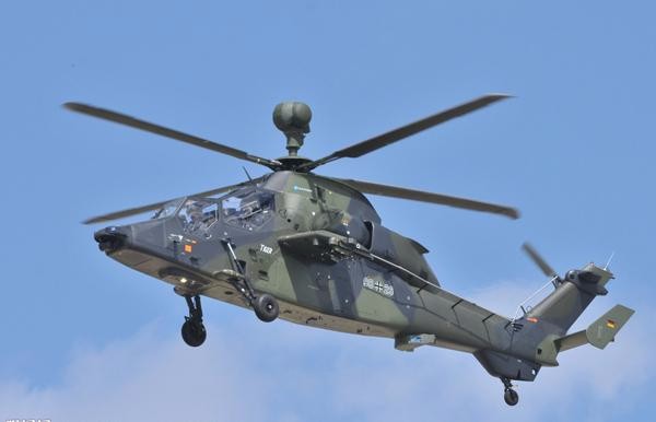 第7名:美国ah-1w"超级眼镜蛇"武装直升机,双座前后布局驾驶舱;ah-1