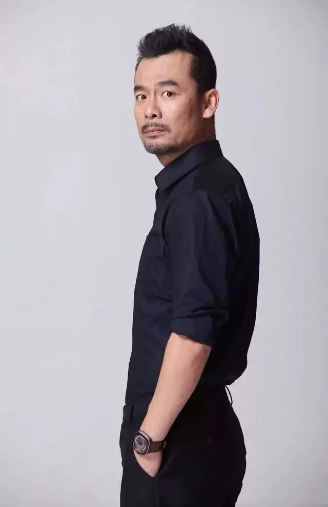 他是一位国家一级演员,是一位在银幕上的硬汉,自2