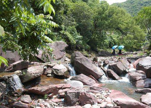 陝西略陽,最牛赤峰烈士陵園和美麗的南山生態園!